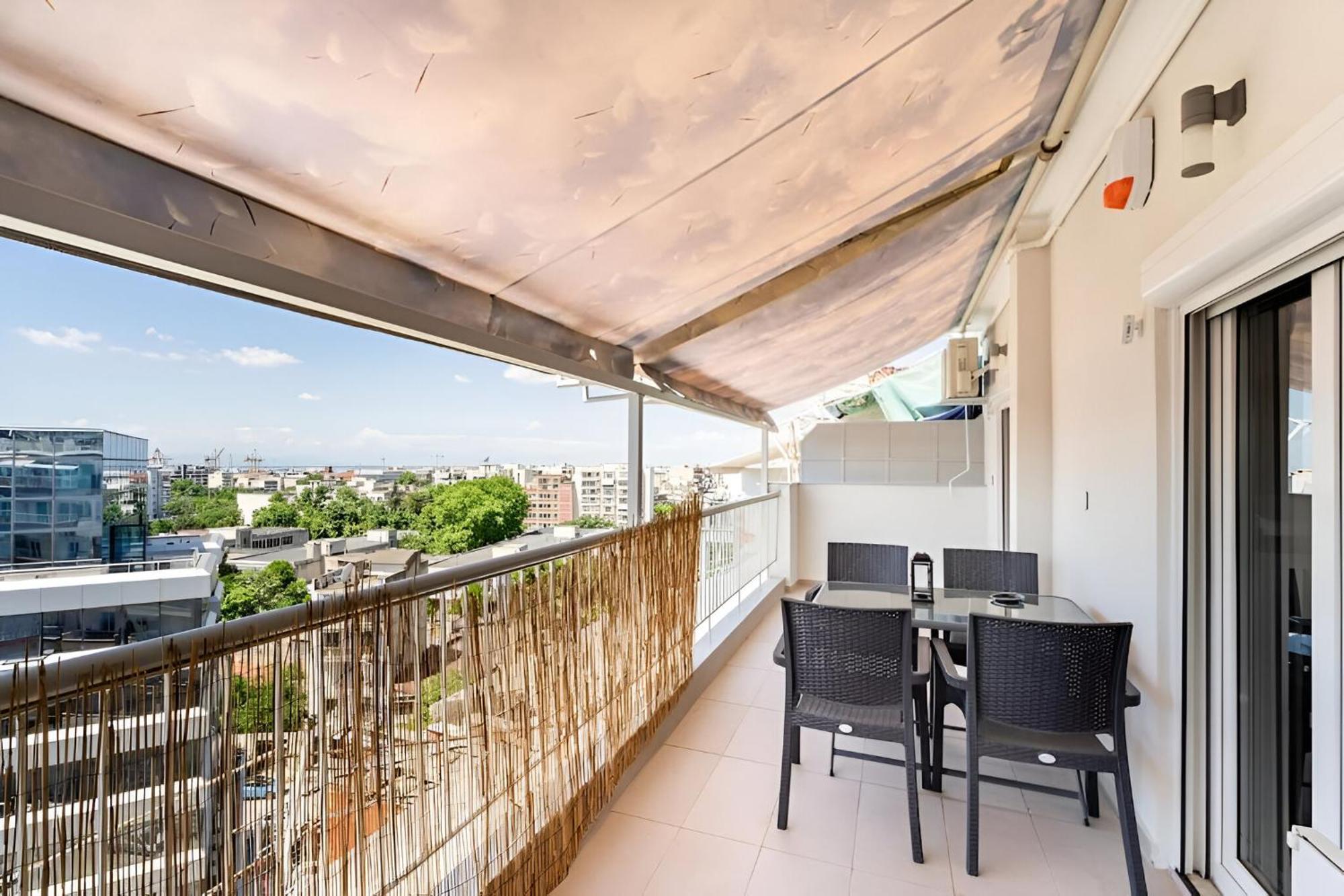 Elegant, Modern & Spacious Apartment In Thessaloniki With Balcony Exterior foto